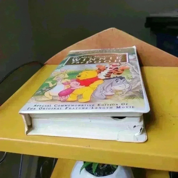 WINNIE THE POOH - THE MANY ADVENTURES OF VHS DISNEY - Picture 7 of 8